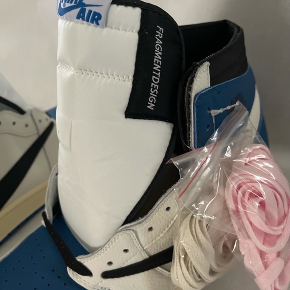 Athletic_Shoes